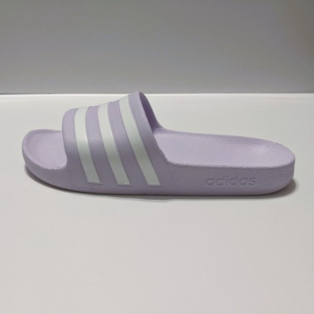 Purple Tint / Cloud White ADILETTE AQUA SLIDES